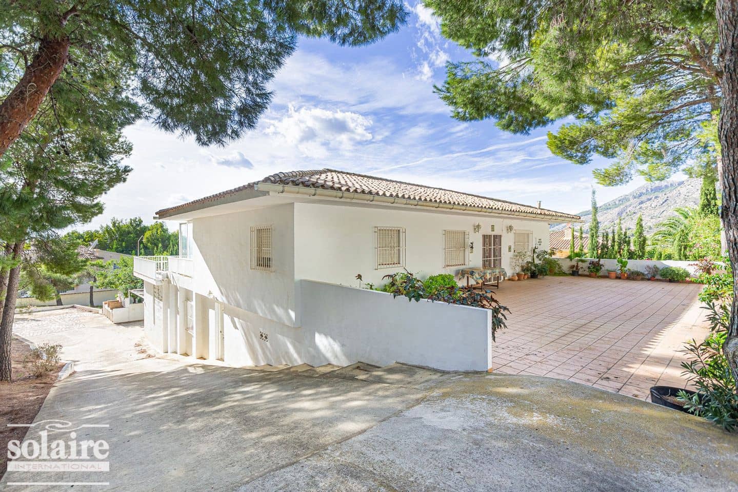 5 bedroom Villa for sale in Altea with pool garage - € 645,000 (Ref: 7910787)