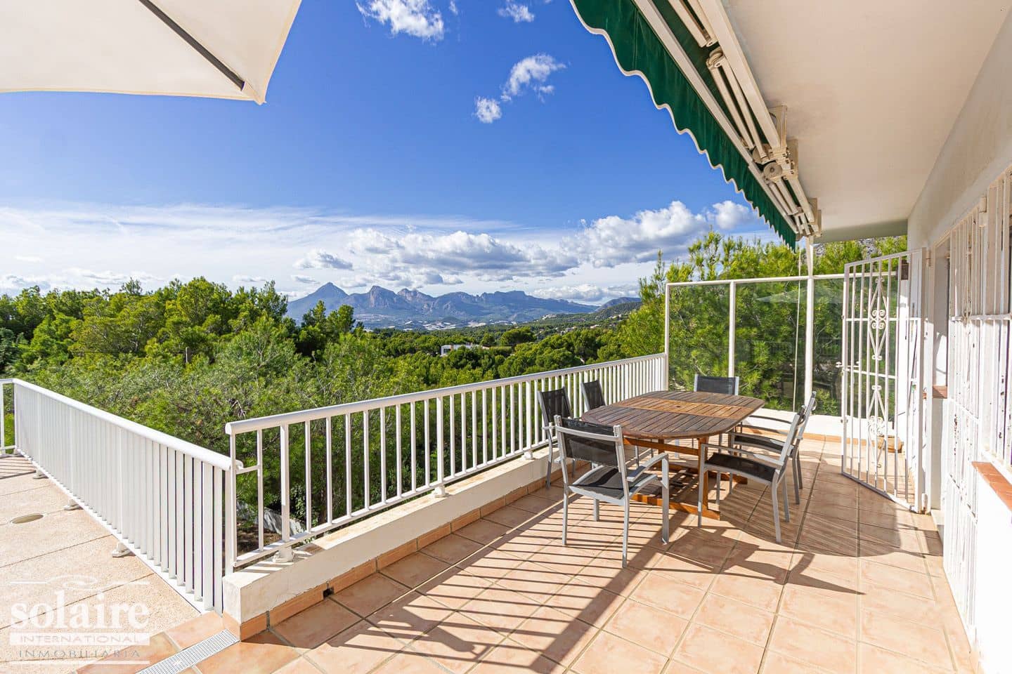 5 bedroom Villa for sale in Altea with pool garage - € 645,000 (Ref: 7910787)