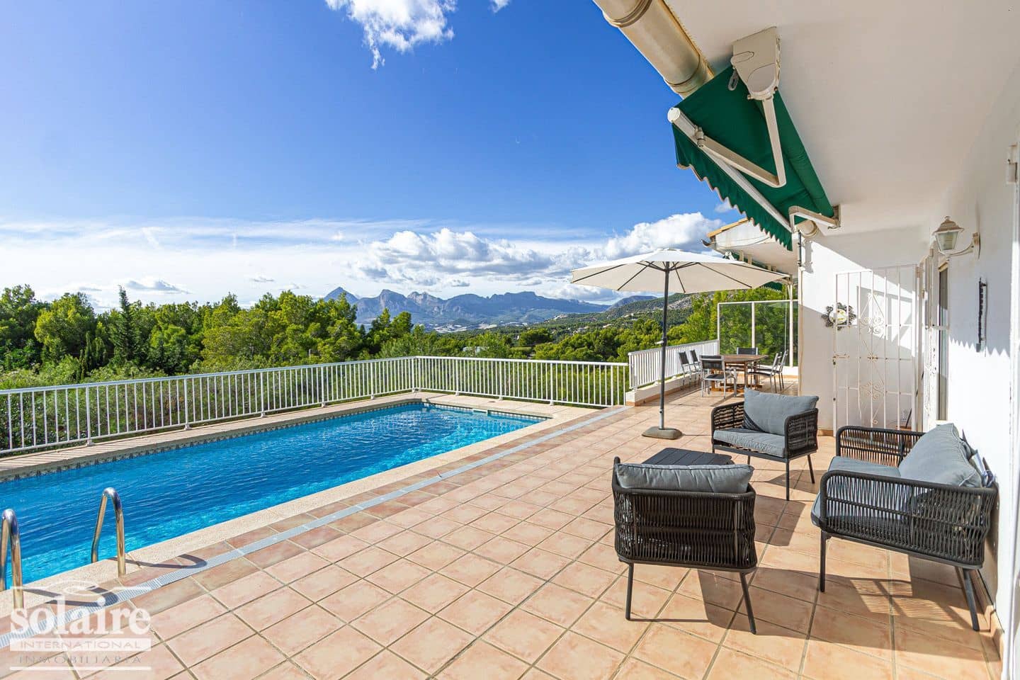 5 bedroom Villa for sale in Altea with pool garage - € 645,000 (Ref: 7910787)