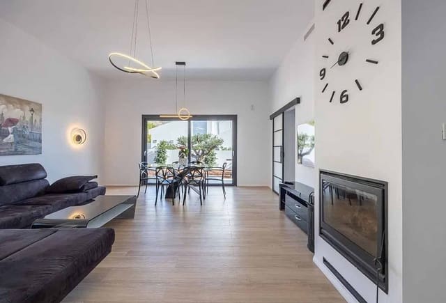 4 bedroom Villa for sale in Altea with pool garage - € 995,000 (Ref: 8529289)