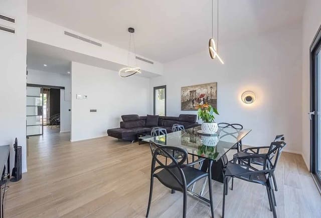 4 bedroom Villa for sale in Altea with pool garage - € 995,000 (Ref: 8529289)