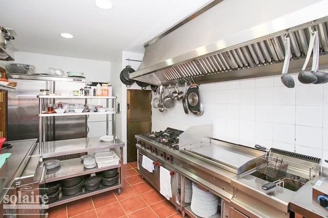 3 bedroom Commercial for sale in Altea with garage - € 780,000 (Ref: 9076104)