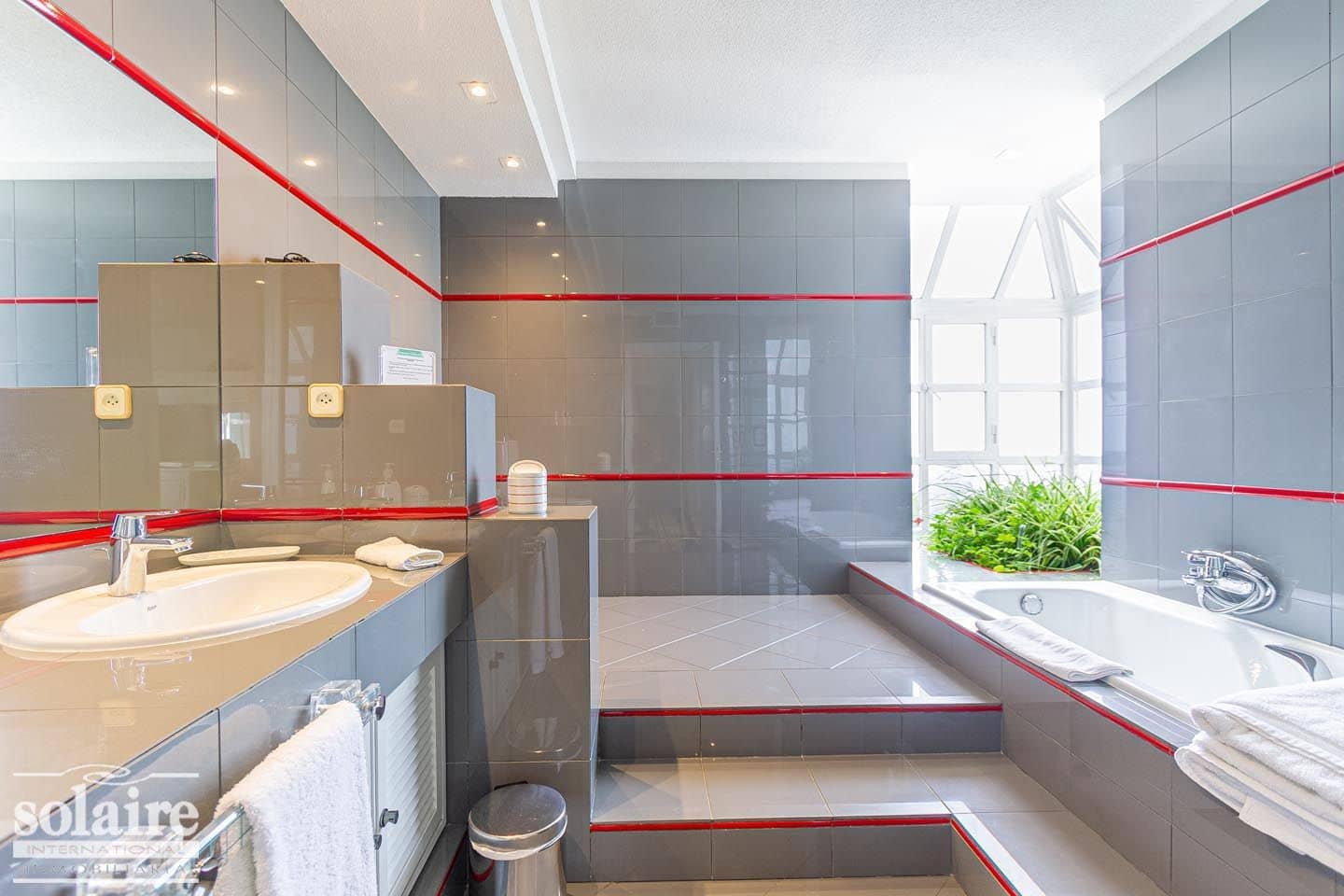 7 bedroom Villa for sale in Altea with pool garage - € 2,100,000 (Ref: 9337566)