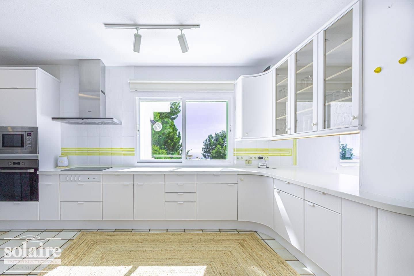 7 bedroom Villa for sale in Altea with pool garage - € 2,100,000 (Ref: 9337566)