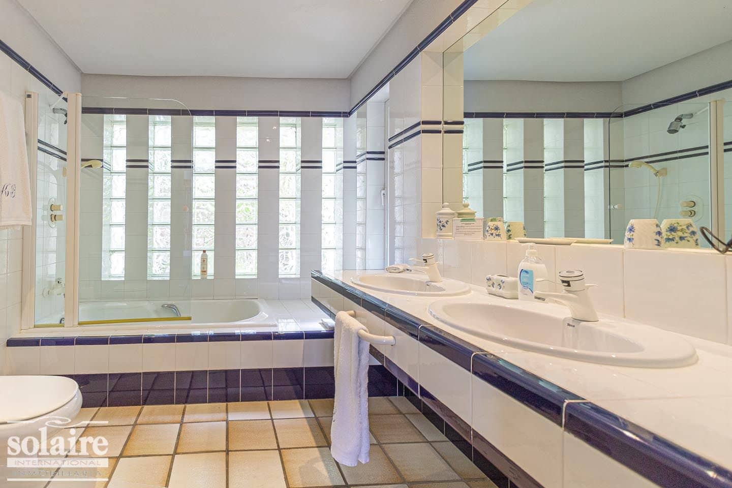 7 bedroom Villa for sale in Altea with pool garage - € 2,100,000 (Ref: 9337566)