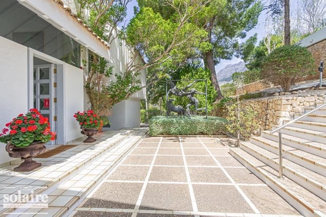 7 bedroom Villa for sale in Altea with pool garage - € 2,100,000 (Ref: 9337566)