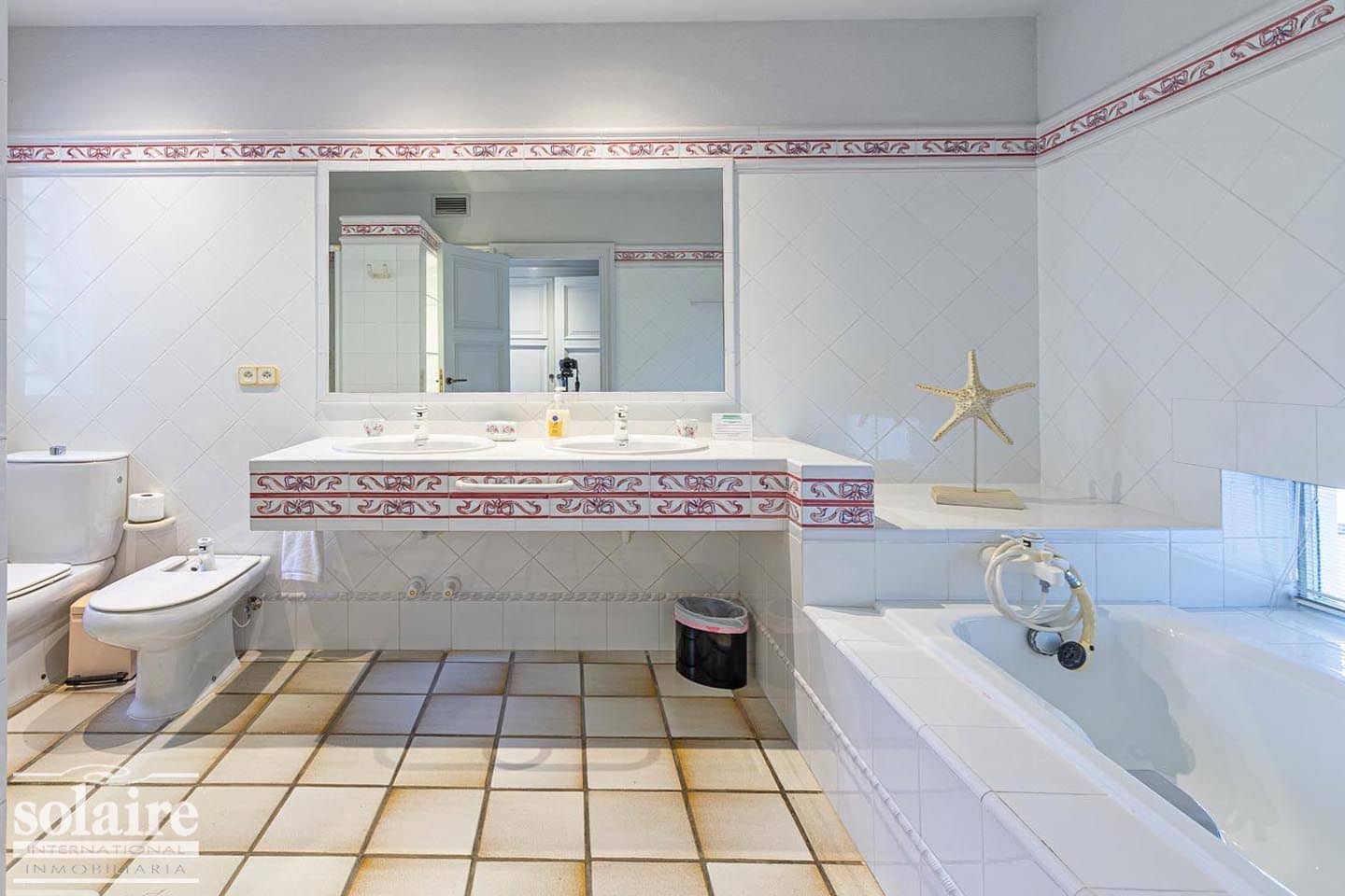 7 bedroom Villa for sale in Altea with pool garage - € 2,100,000 (Ref: 9337566)