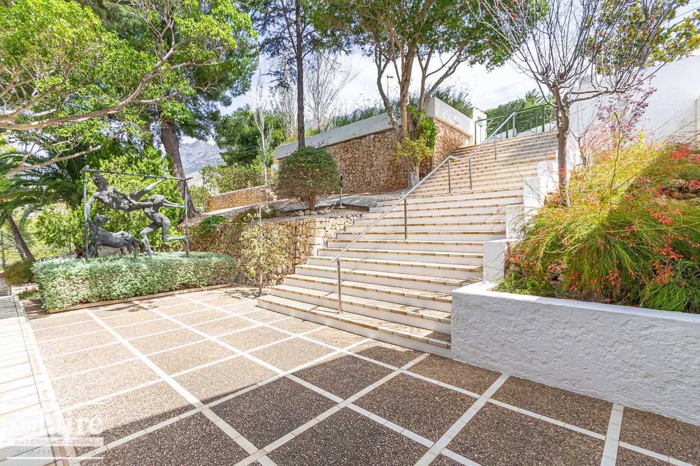 7 bedroom Villa for sale in Altea with pool garage - € 2,100,000 (Ref: 9337566)