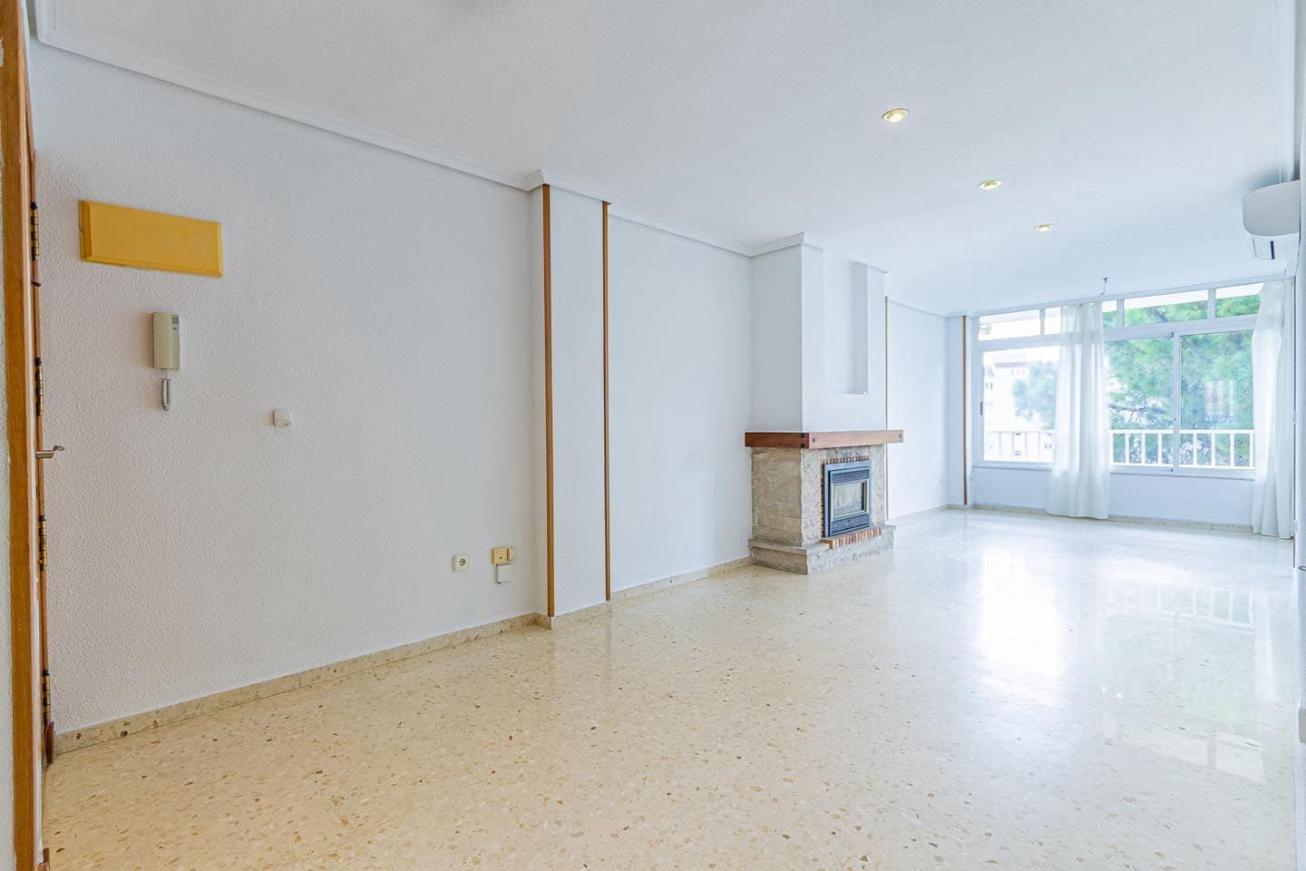 2 bedroom Apartment for rent in Altea with pool garage - € 950 (Ref: 9625369)