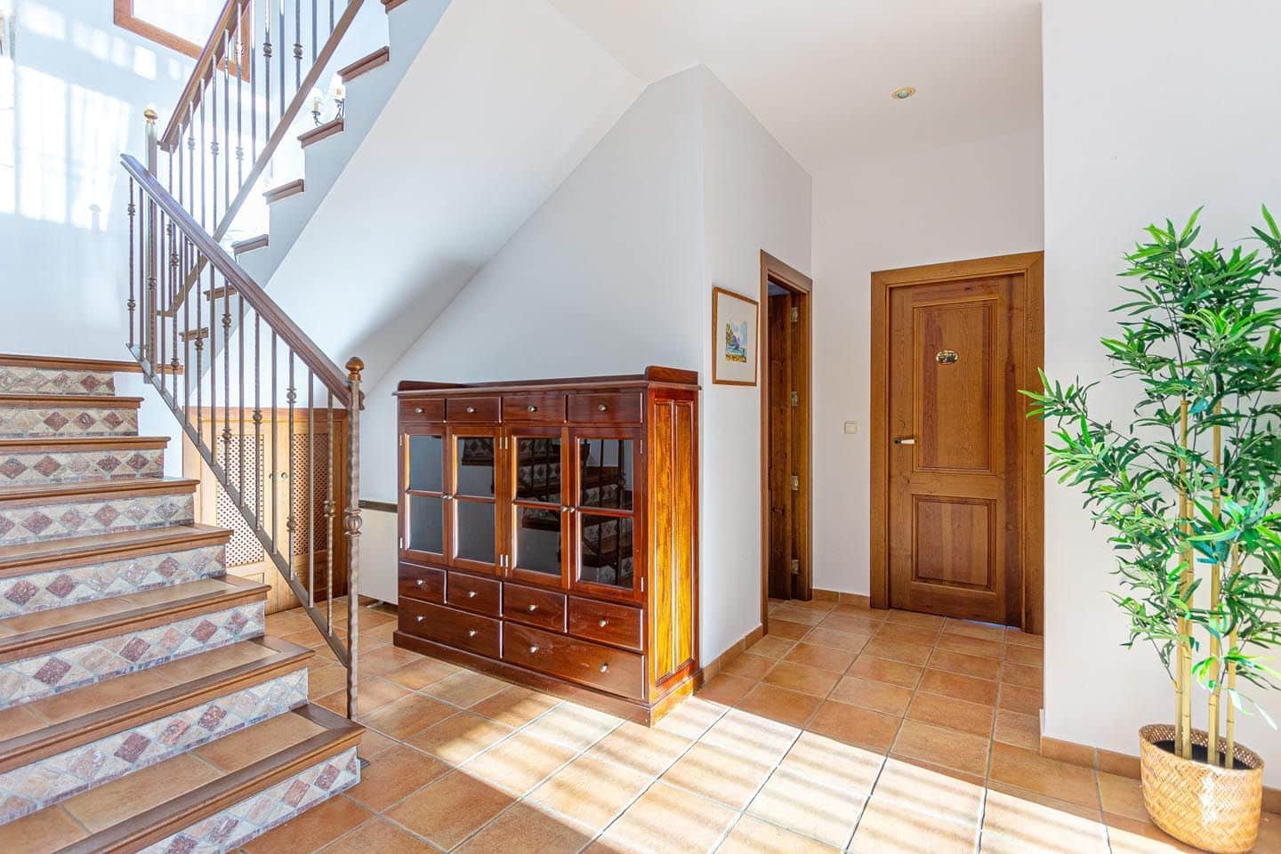 4 bedroom Villa for rent in Altea with pool garage - € 2,500 (Ref: 9637187)