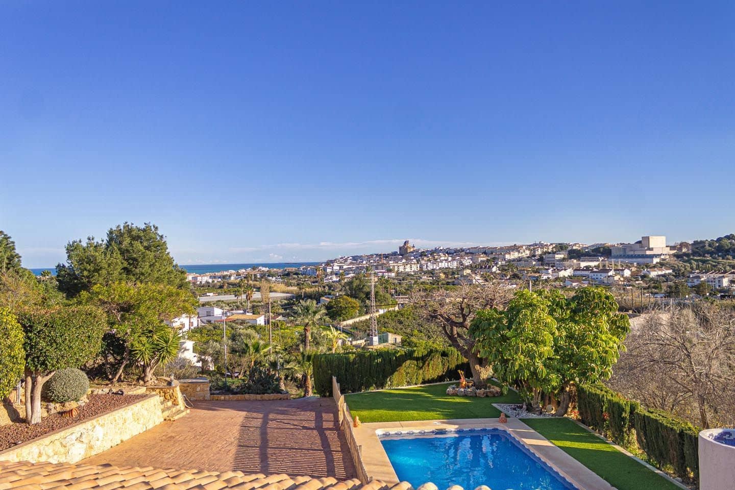 4 bedroom Villa for rent in Altea with pool garage - € 2,500 (Ref: 9637187)