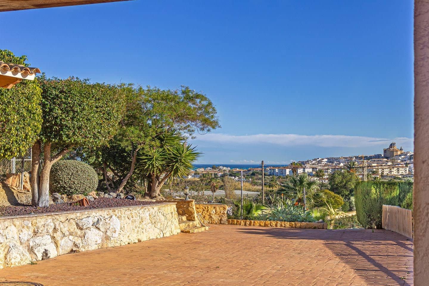 4 bedroom Villa for rent in Altea with pool garage - € 2,500 (Ref: 9637187)