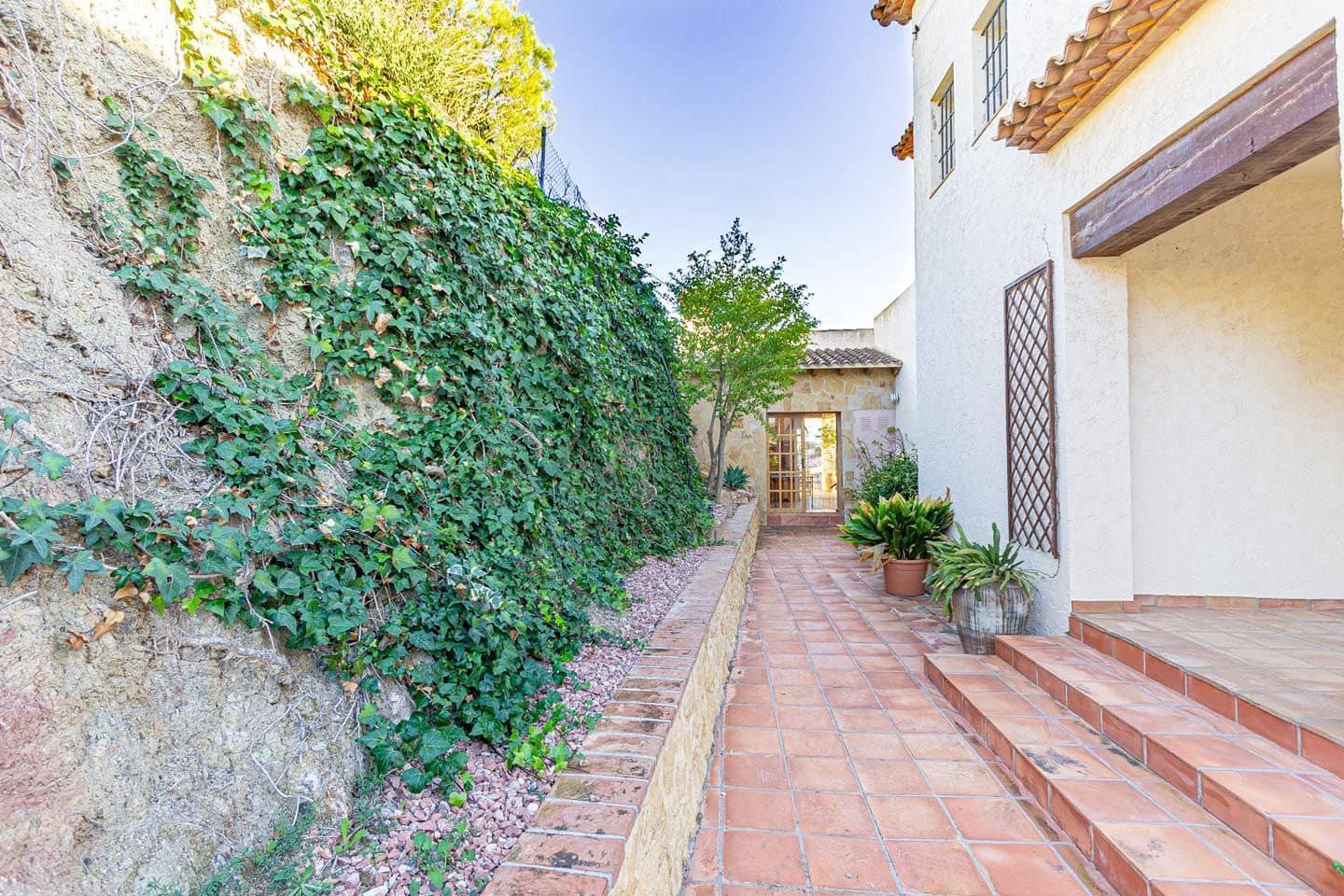 4 bedroom Villa for rent in Altea with pool garage - € 2,500 (Ref: 9637187)