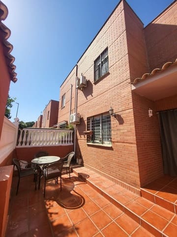 3 sypialnia Dom szeregowy na sprzedaż w Miasto Málaga - 295 000 € (Ref: 10003758)
