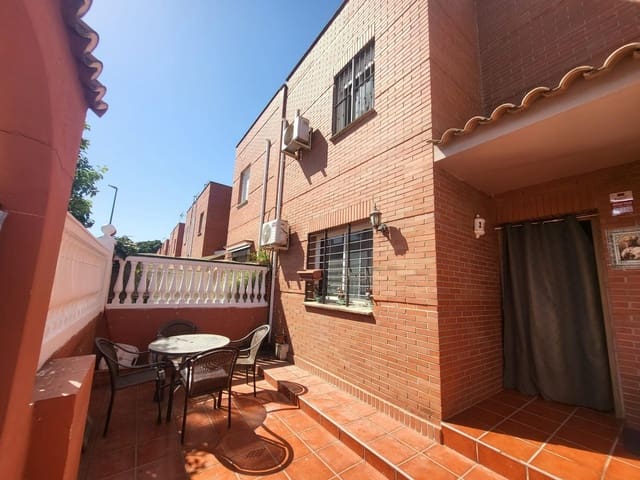 3 sypialnia Dom szeregowy na sprzedaż w Miasto Málaga - 295 000 € (Ref: 10003758)