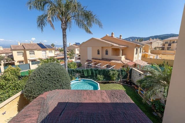 6 Zimmer Doppelhaus zu verkaufen in Pinos de Alhaurin, Alhaurín de la Torre mit Pool - 614.000 € (Ref: 10032139)