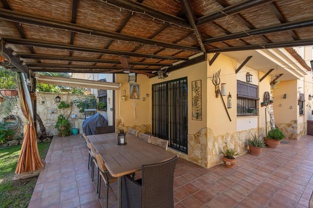 6 Zimmer Doppelhaus zu verkaufen in Pinos de Alhaurin, Alhaurín de la Torre mit Pool - 614.000 € (Ref: 10032139)