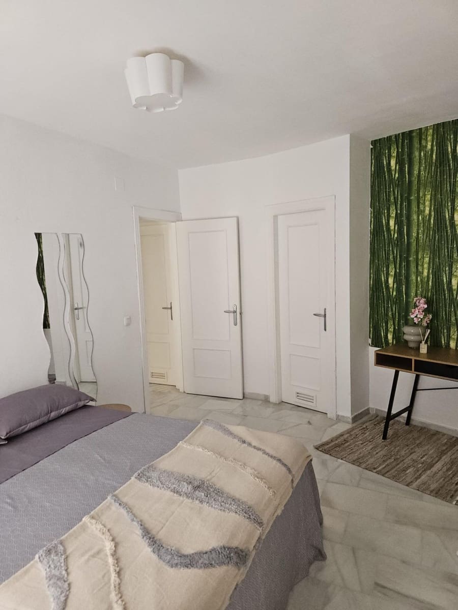 Appartement de 2 chambres à louer à Rincon de la Victoria avec piscine garage - 1 200 € (Ref: 10142460)