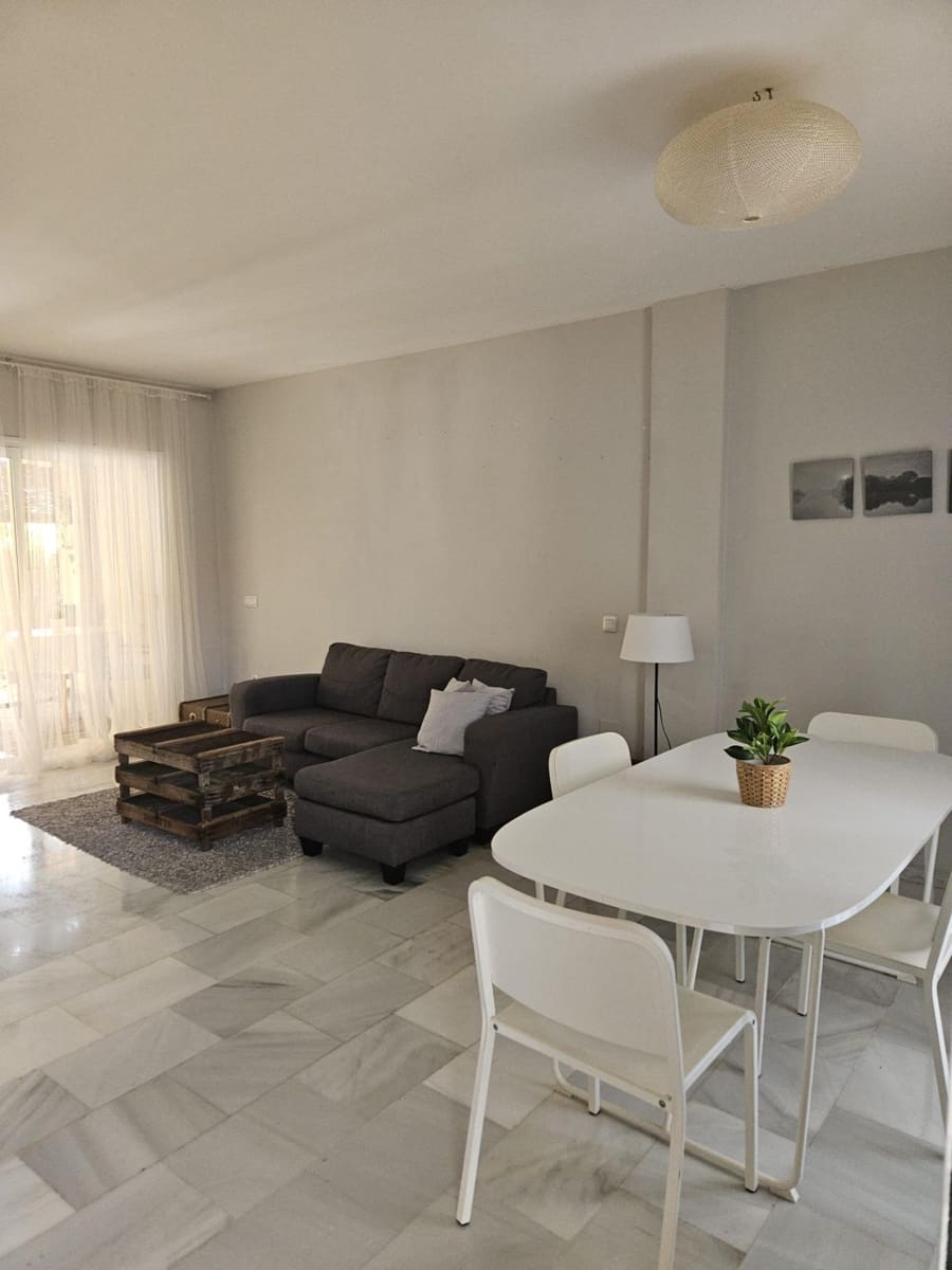 Appartement de 2 chambres à louer à Rincon de la Victoria avec piscine garage - 1 200 € (Ref: 10142460)