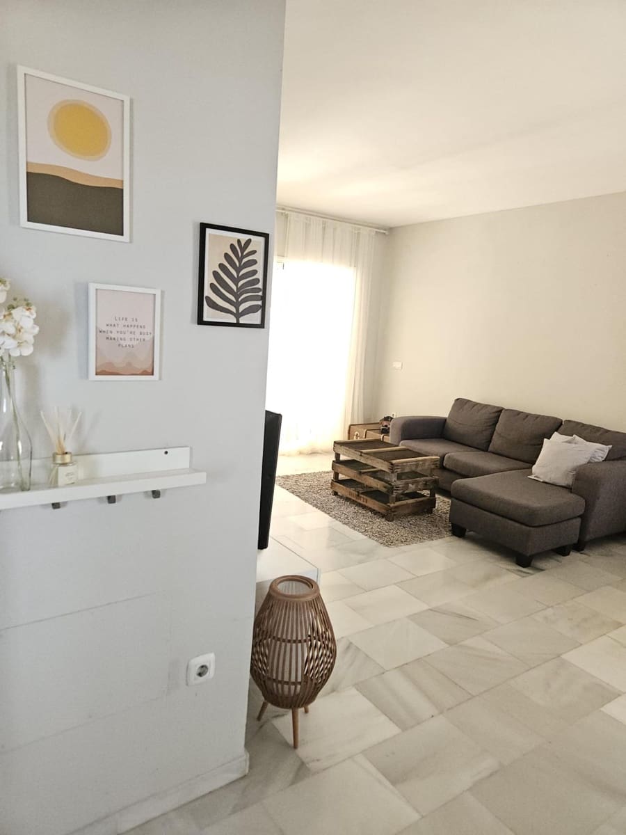 Appartement de 2 chambres à louer à Rincon de la Victoria avec piscine garage - 1 200 € (Ref: 10142460)
