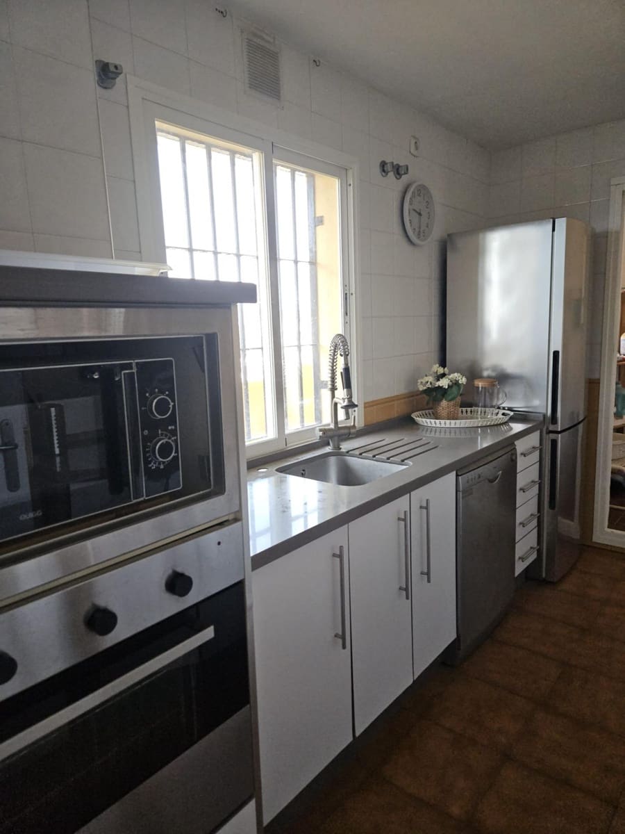Appartement de 2 chambres à louer à Rincon de la Victoria avec piscine garage - 1 200 € (Ref: 10142460)