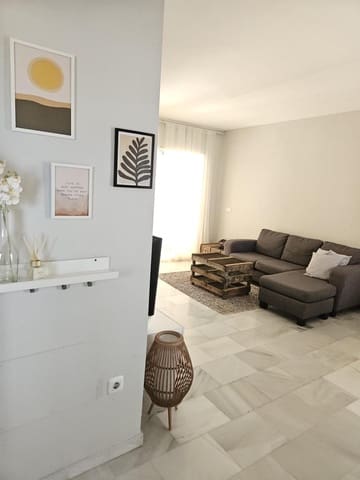 Appartement de 2 chambres à louer à Rincón de la Victoria avec piscine garage - 1 200 € (Ref: 10142460)