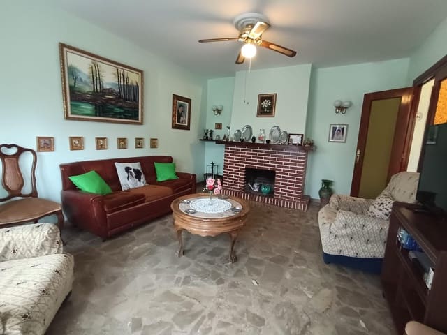 3 bedroom Villa for sale in Pedregalejo, Málaga city - € 428,500 (Ref: 10155350)