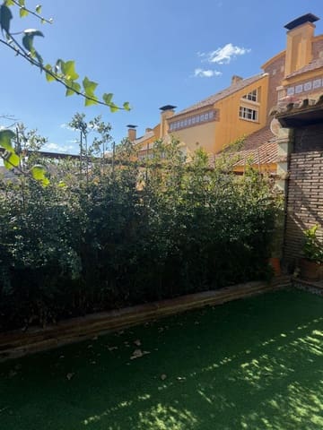 3 slaapkamer Rijtjeshuis te koop in Rincón de la Victoria met zwembad garage - € 550.000 (Ref: 10161583)