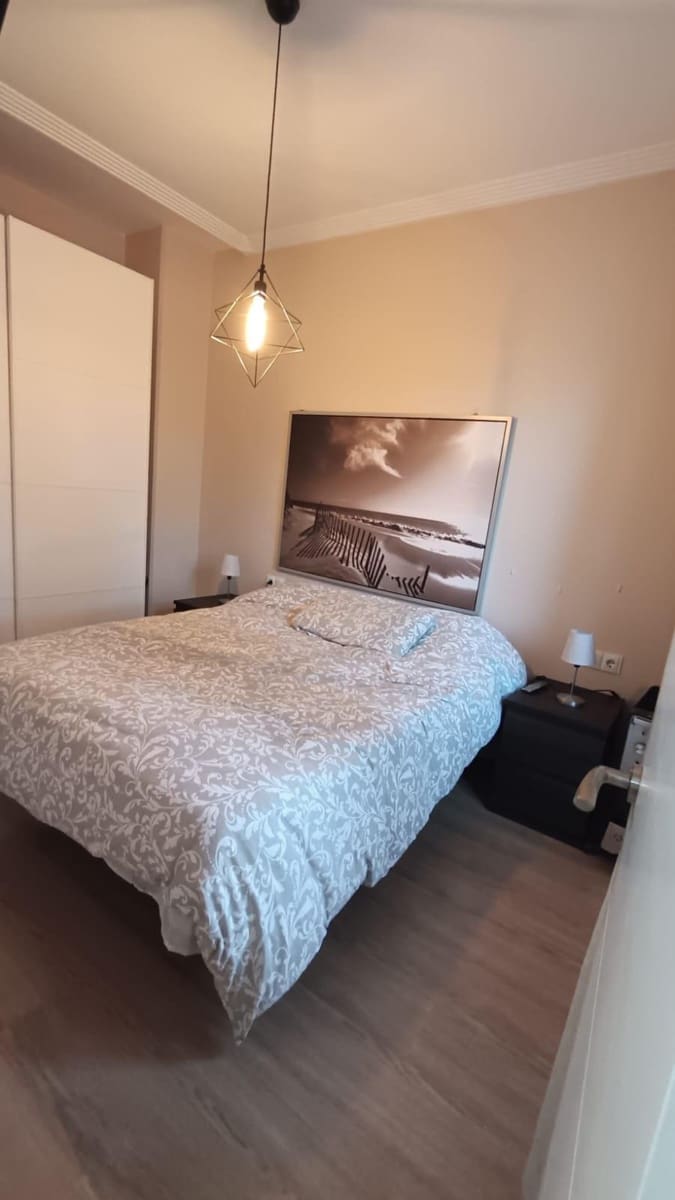 3 bedroom Flat for rent in Malaga city - € 1,300 (Ref: 10171811)