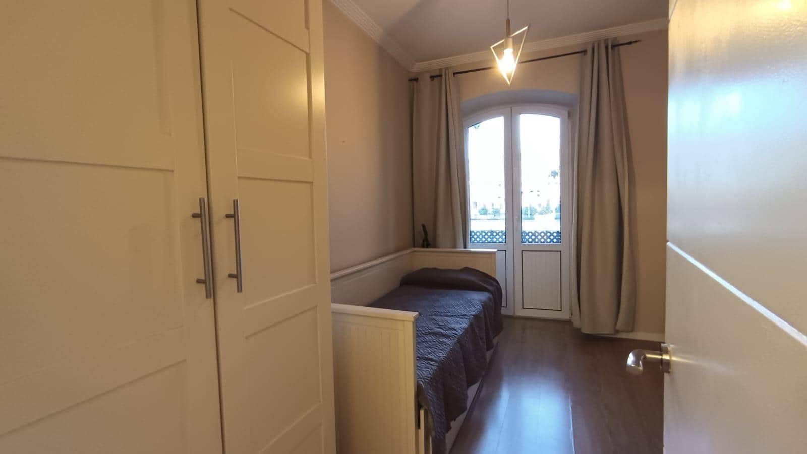 3 bedroom Flat for rent in Malaga city - € 1,300 (Ref: 10171811)