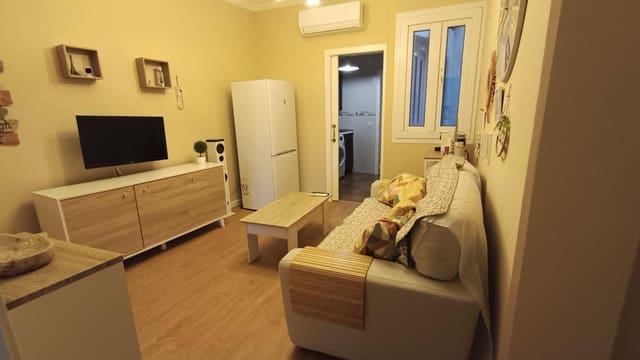 3 bedroom Flat for rent in Málaga city - € 1,300 (Ref: 10171811)