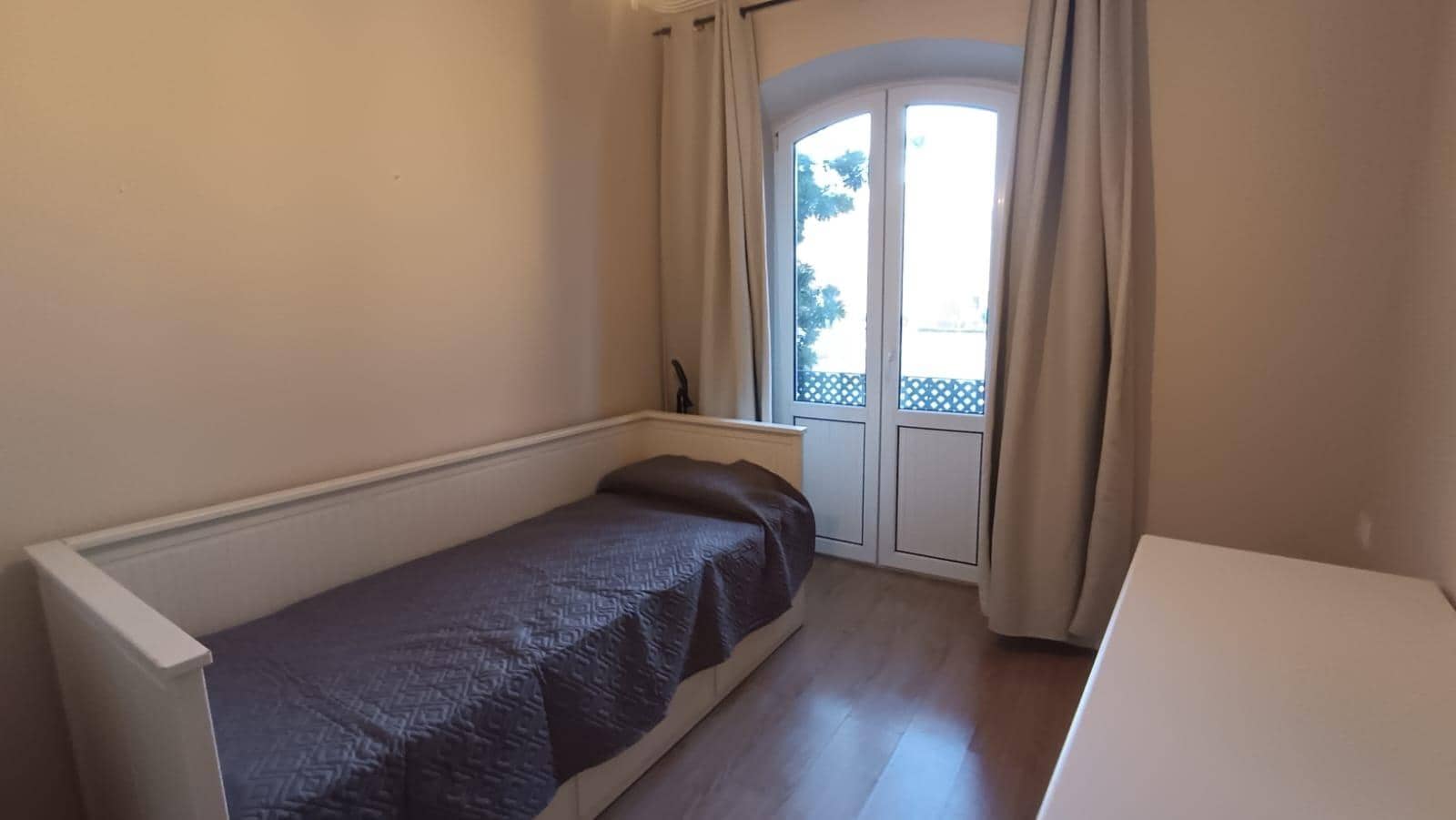 3 bedroom Flat for rent in Malaga city - € 1,300 (Ref: 10171811)