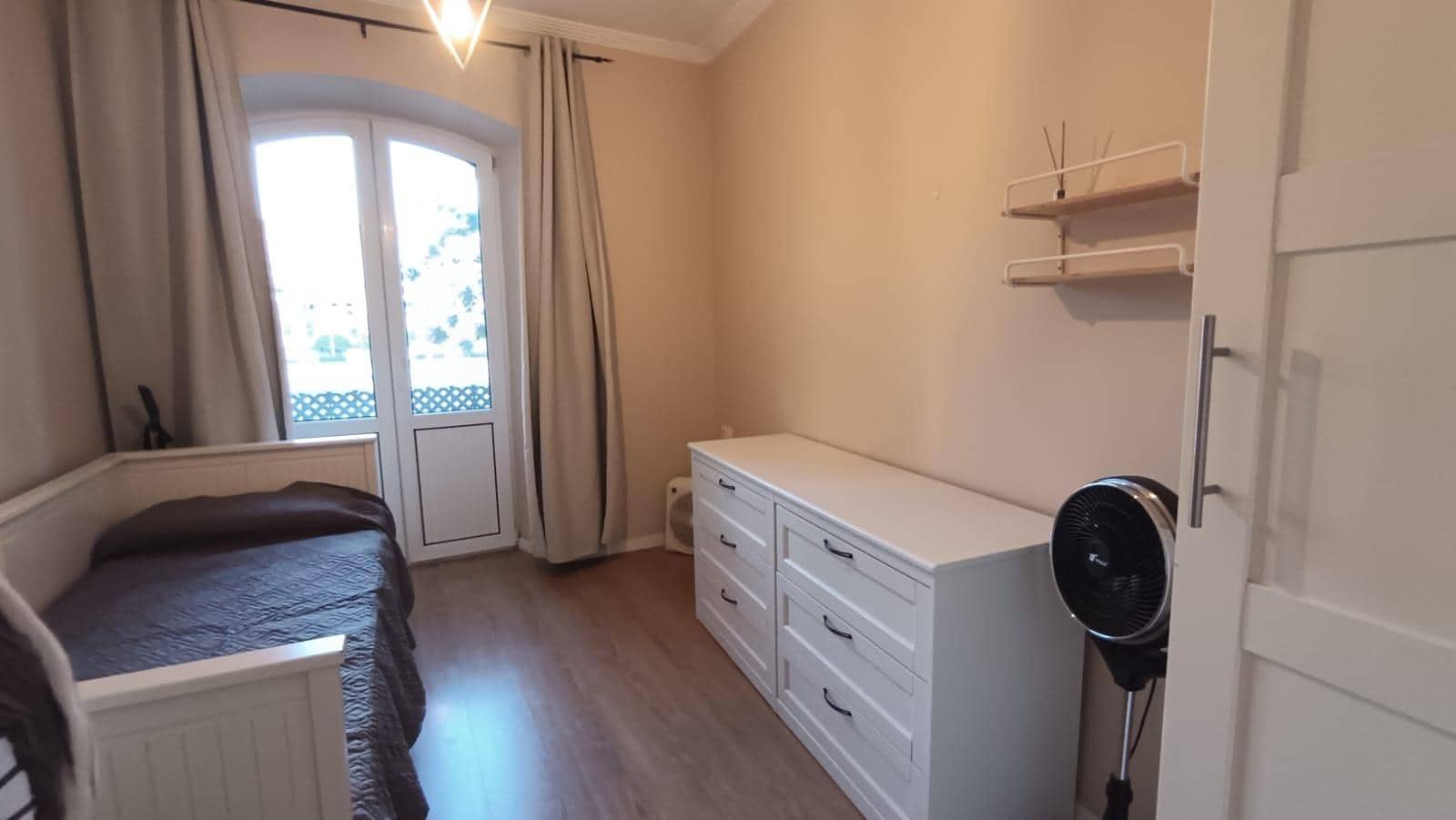 3 bedroom Flat for rent in Malaga city - € 1,300 (Ref: 10171811)