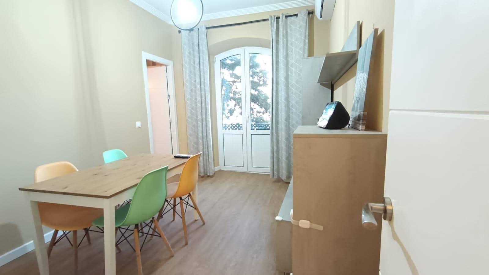 3 bedroom Flat for rent in Malaga city - € 1,300 (Ref: 10171811)