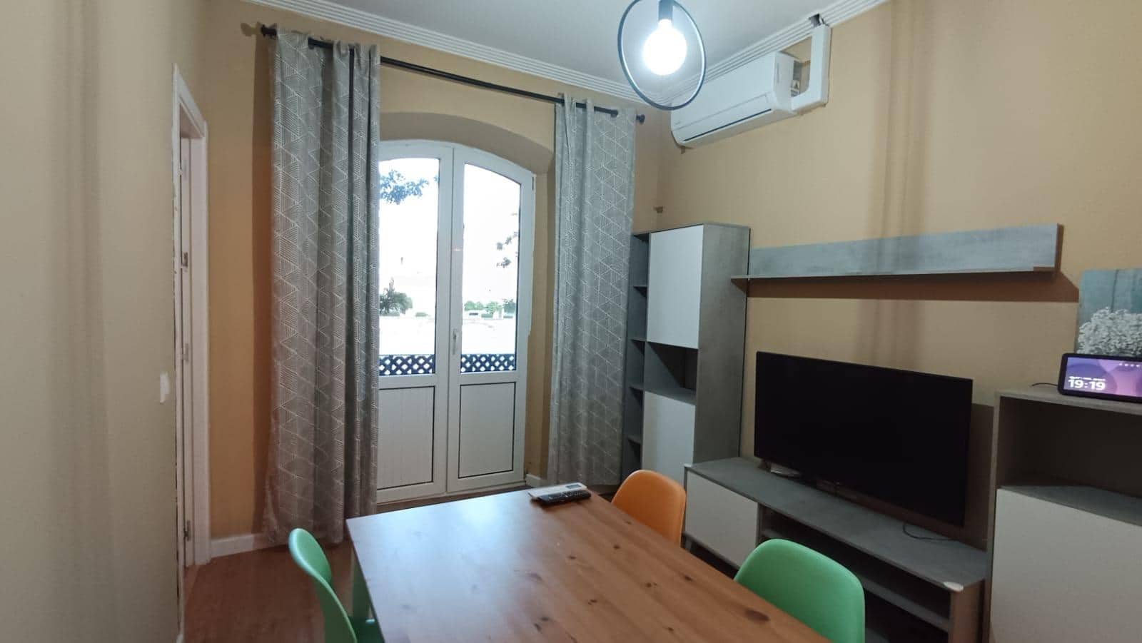 3 bedroom Flat for rent in Malaga city - € 1,300 (Ref: 10171811)