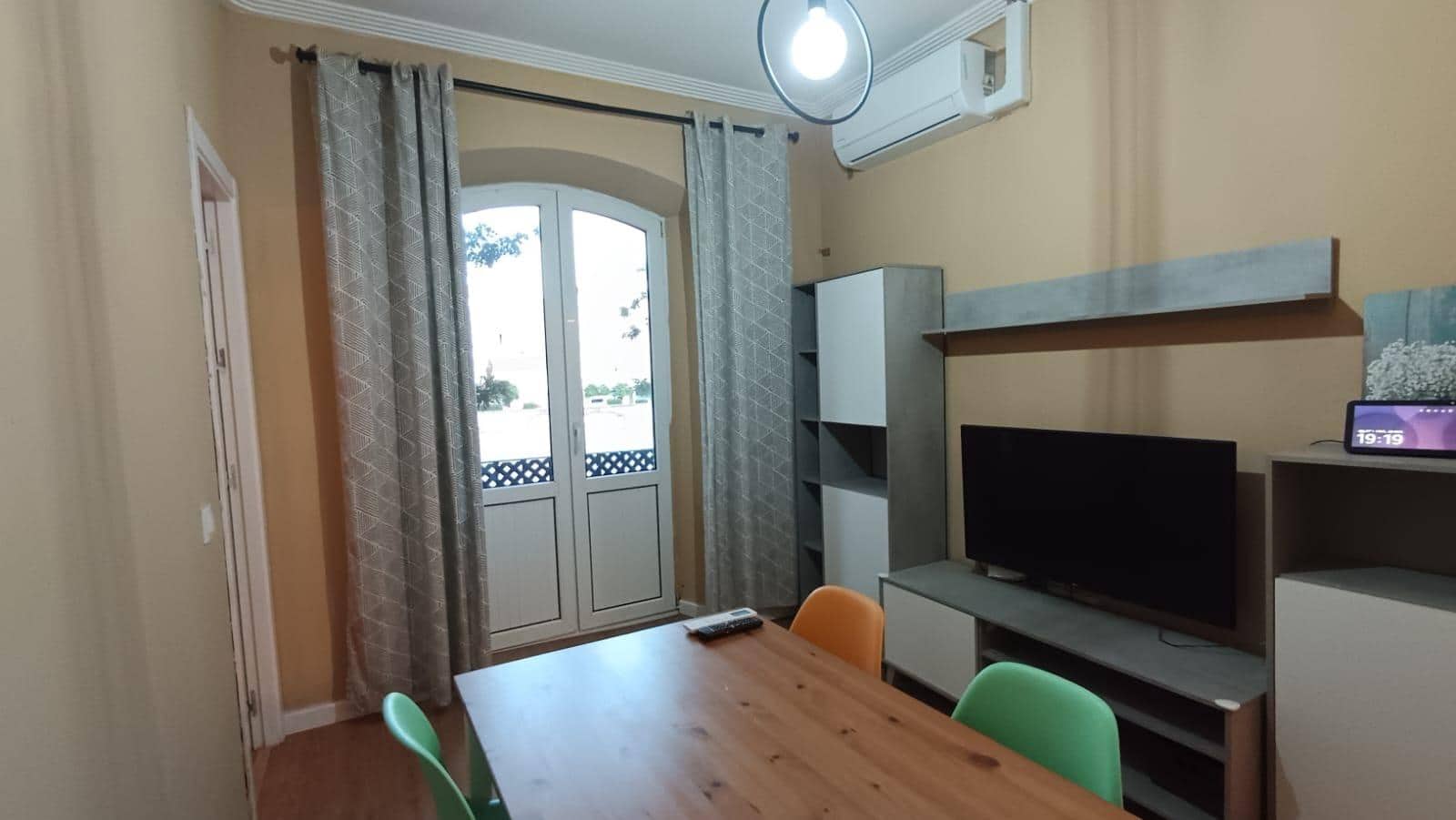 3 bedroom Flat for rent in Malaga city - € 1,300 (Ref: 10171811)