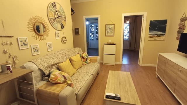 3 bedroom Flat for rent in Málaga city - € 1,300 (Ref: 10171811)