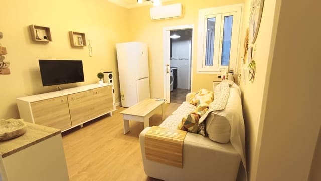3 bedroom Flat for rent in Málaga city - € 1,300 (Ref: 10171811)