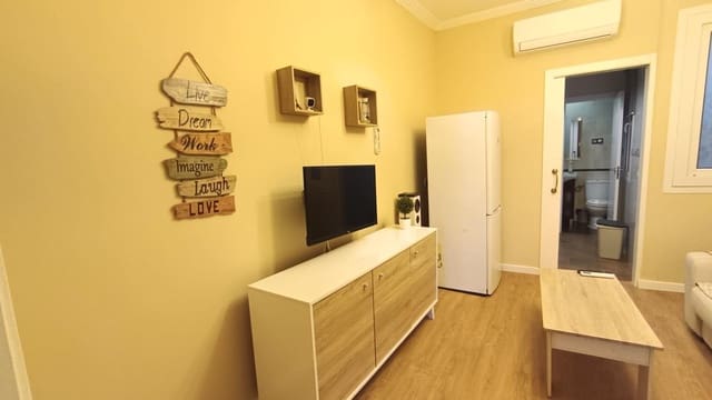 3 bedroom Flat for rent in Málaga city - € 1,300 (Ref: 10171811)