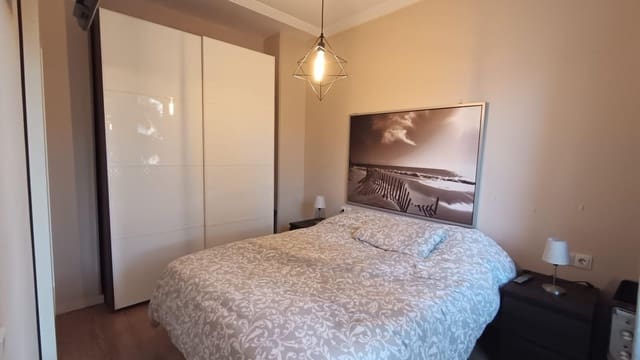 3 bedroom Flat for rent in Málaga city - € 1,300 (Ref: 10171811)