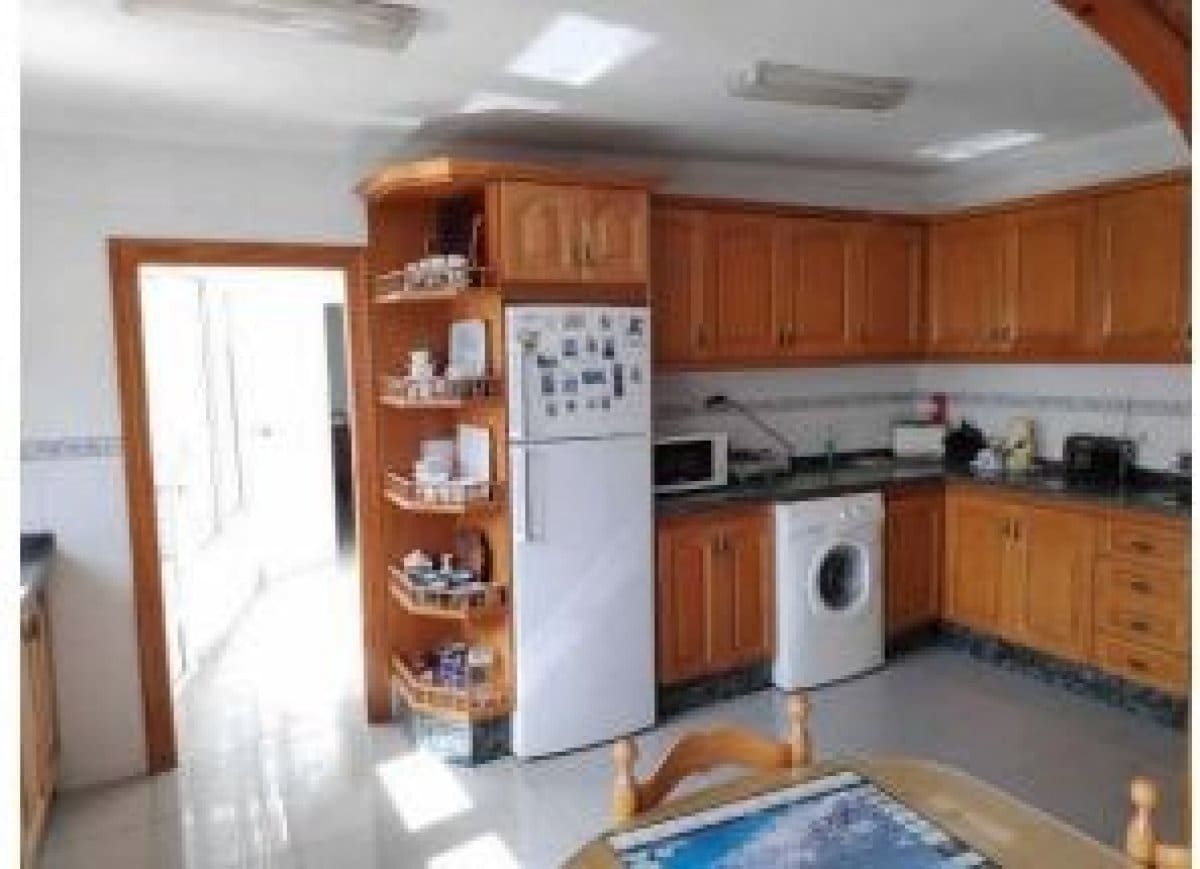 4 bedroom Villa for sale in Nerja - € 612,000 (Ref: 8078824)