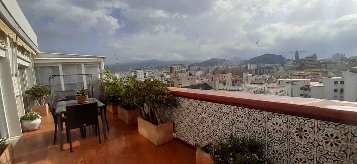 5 sovrum Takvåning till salu i Malaga stad - 467 000 € (Ref: 8078831)