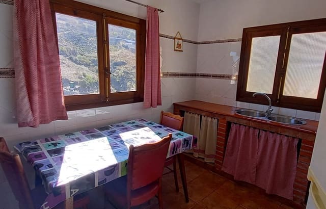 4 makuuhuone Omakotitalo myytävänä paikassa Cútar mukana uima-altaan - 185 500 € (Ref: 8078852)