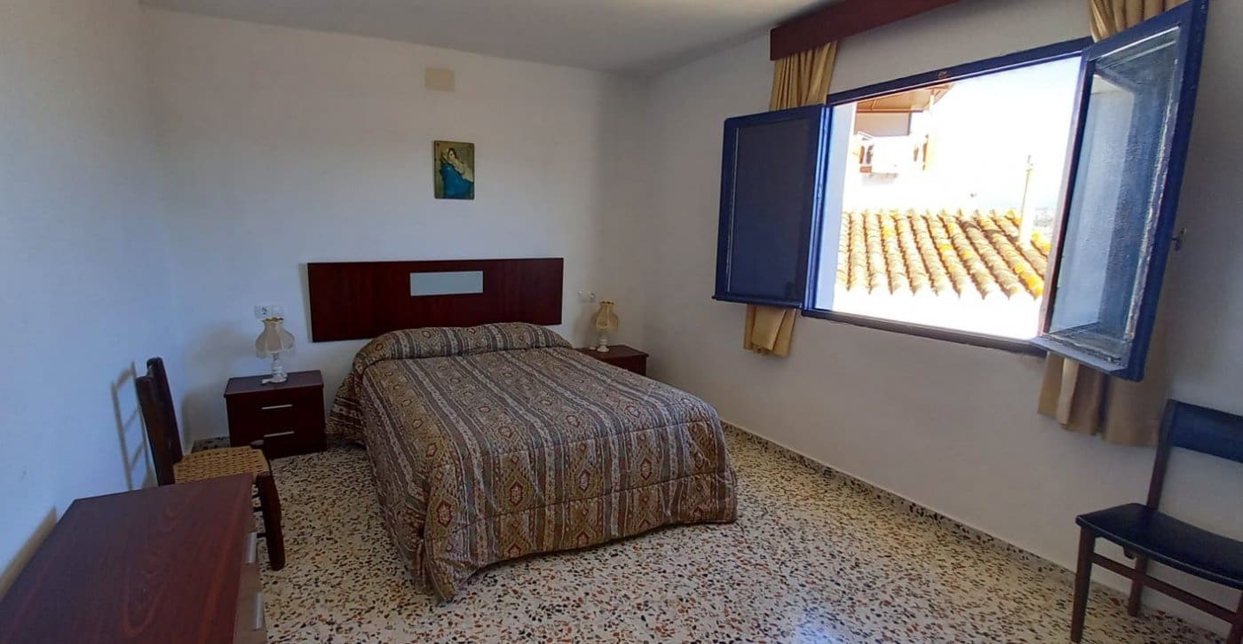 4 soveværelse Byhus til salg i Cutar med swimmingpool - € 185.500 (Ref: 8078852)