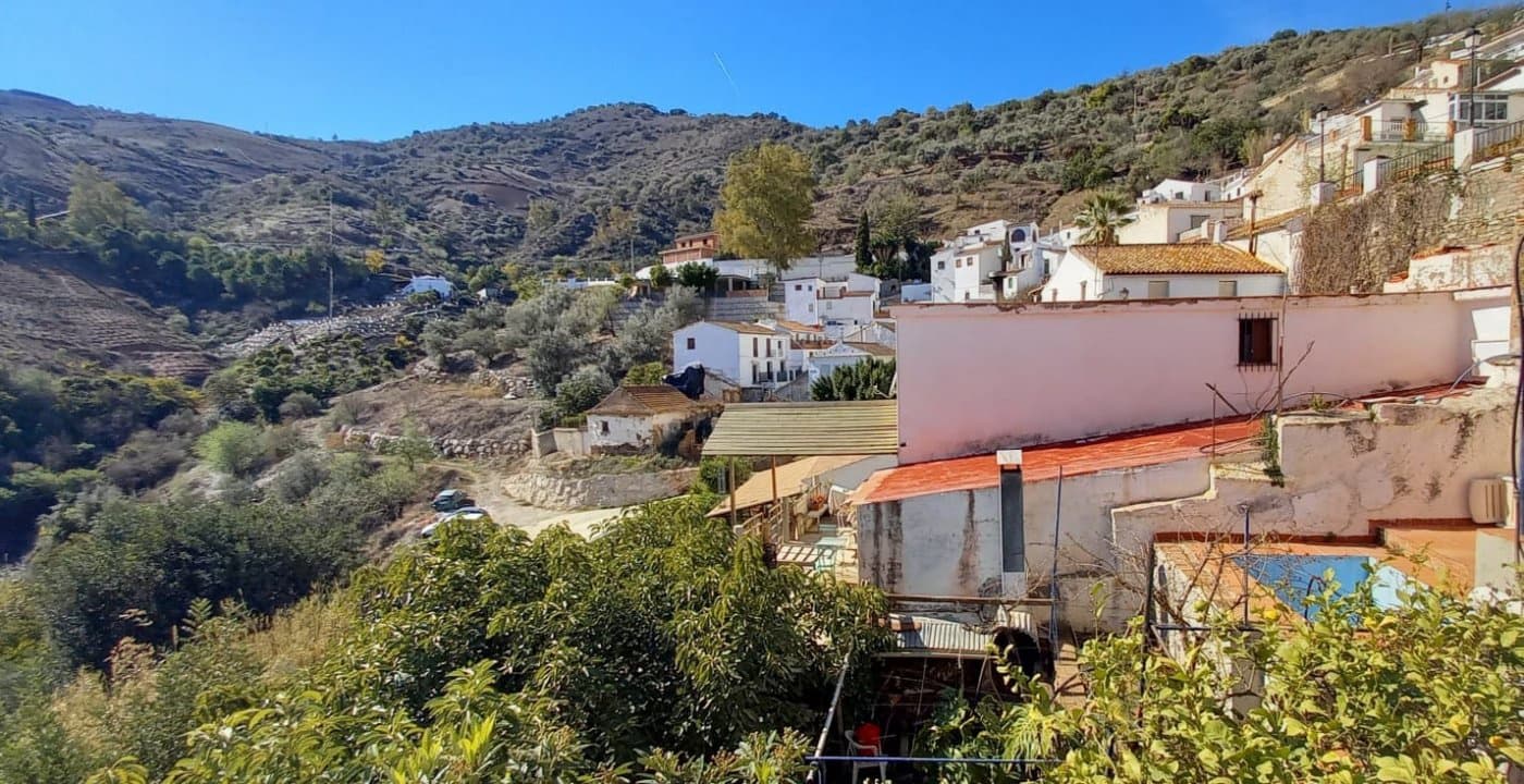 4 soveværelse Byhus til salg i Cutar med swimmingpool - € 185.500 (Ref: 8078852)