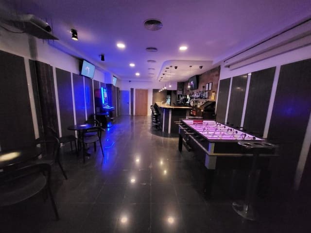 Kommersiell til salgs i Málaga by - € 199 900 (Ref: 8078926)