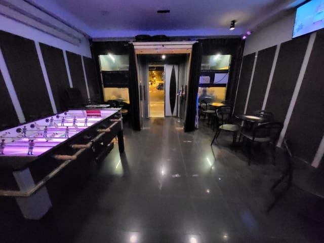 Kommersiell til salgs i Málaga by - € 199 900 (Ref: 8078926)