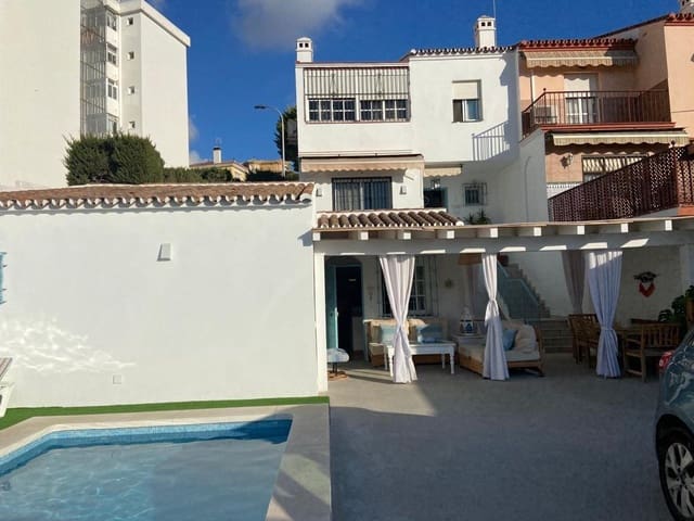 5 makuuhuone Paritalo myytävänä paikassa Rincón de la Victoria mukana uima-altaan - 630 000 € (Ref: 8078931)