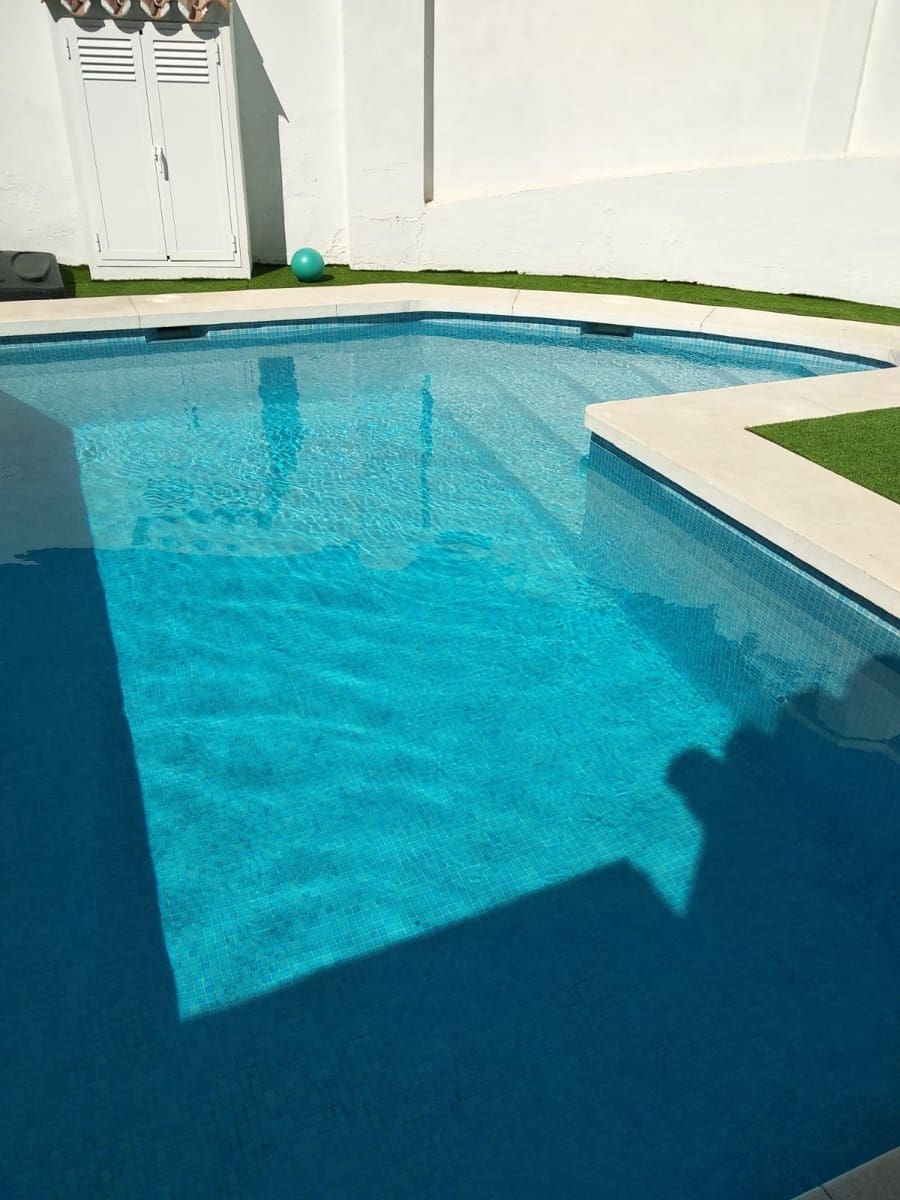 5 soveværelse Semi-Rækkehus til salg i Rincon de la Victoria med swimmingpool - € 630.000 (Ref: 8078931)