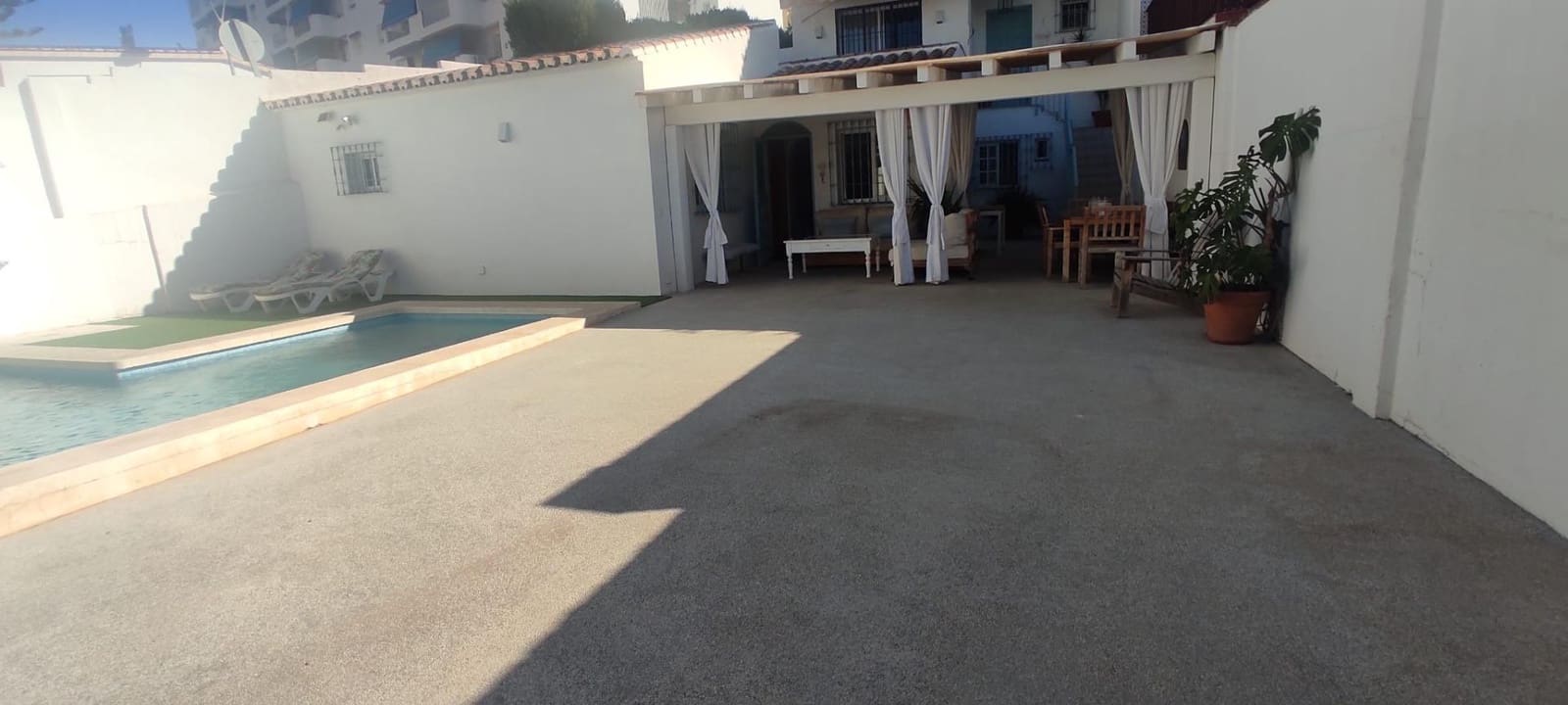 5 soveværelse Semi-Rækkehus til salg i Rincon de la Victoria med swimmingpool - € 630.000 (Ref: 8078931)